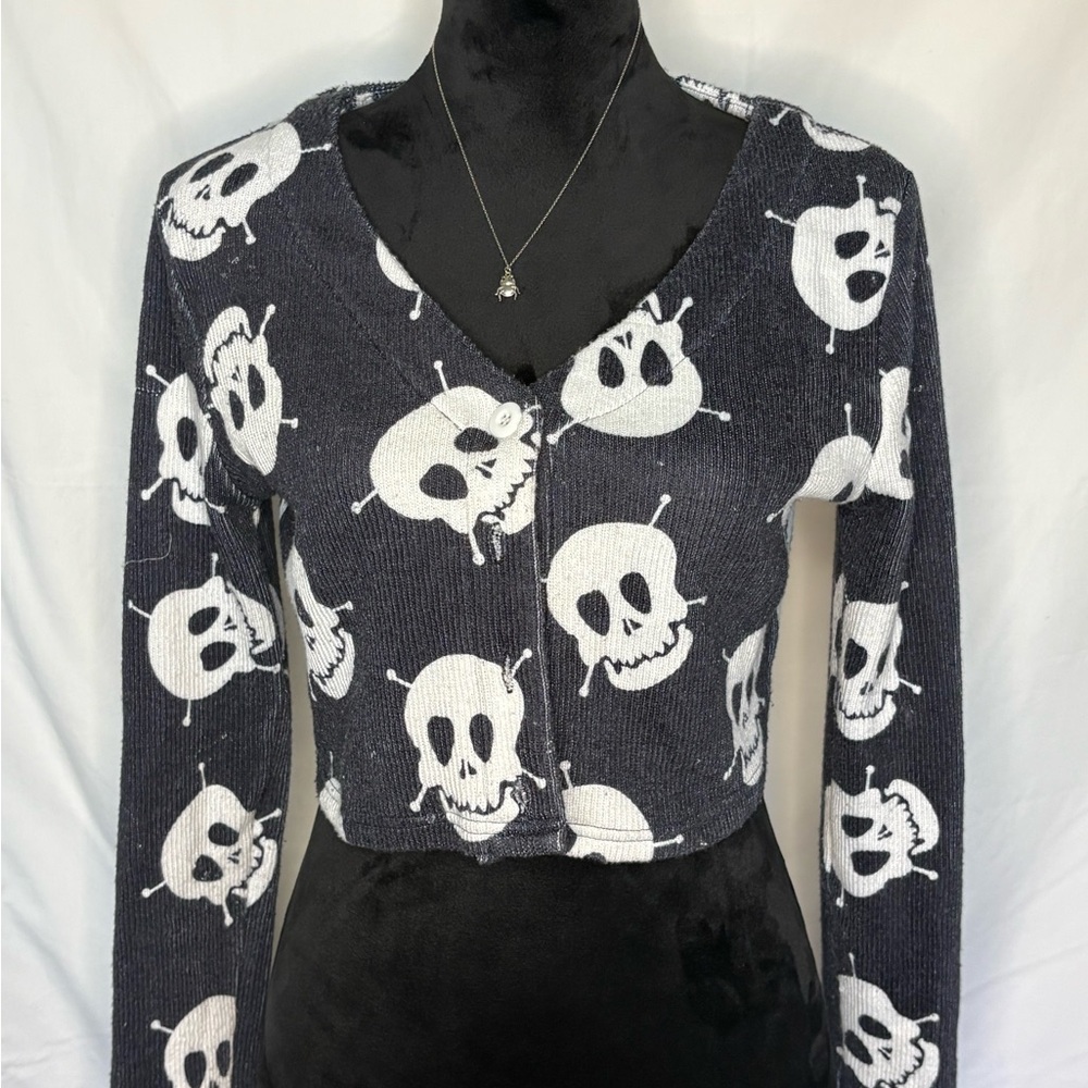 Women's Skull Pattern Crop Top - Black and White